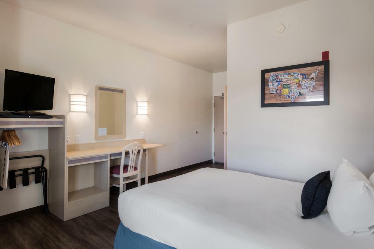 Red Lion Inn & Suites Butte Bagian luar foto